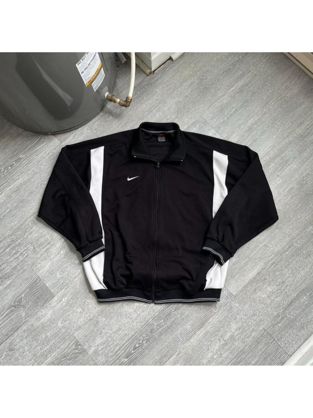 Black / White Vintage 90’s Nike Embroidered Swoosh Full Zip-Up Jacket / Sweater